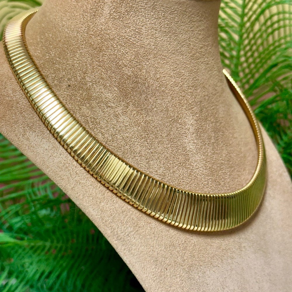Gold tone flex collar necklace - Picture 4 of 6